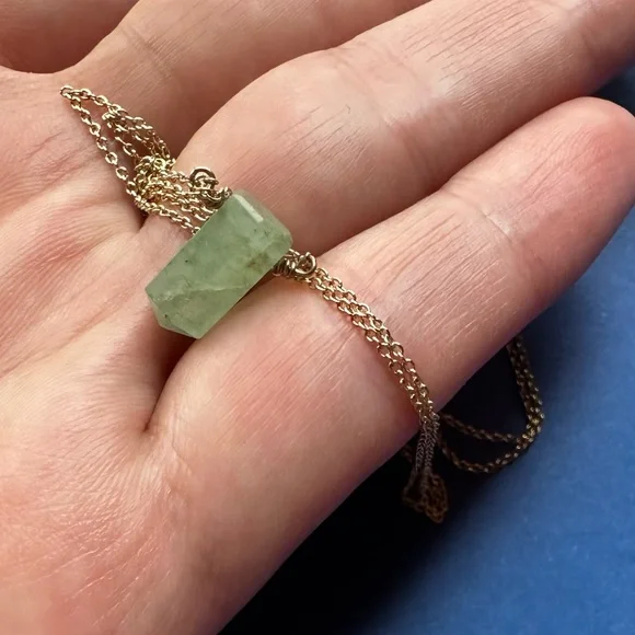 NWOT Gold plated chain with a Green Aventurine real stone - Picture 3 of 11